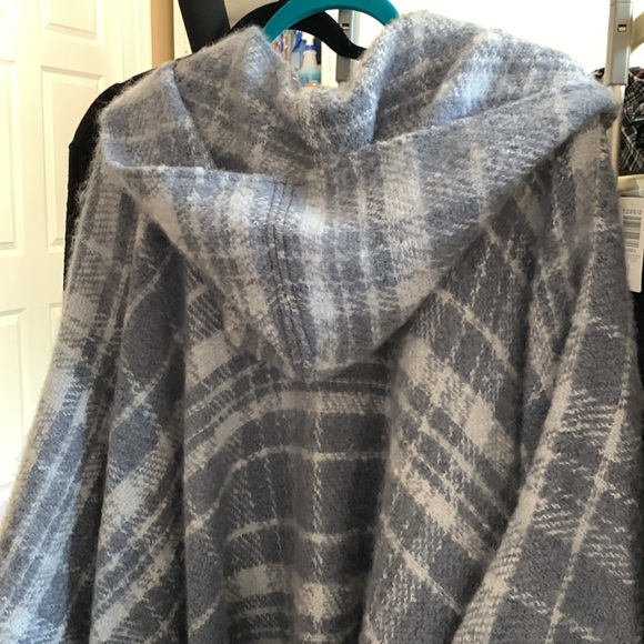 Ulla Popken NWOT stunning pale blue plaid hooded ruana . Fringed . Beautiful!! - Picture 9 of 12